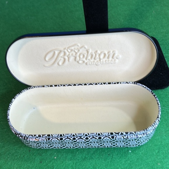BRIGHTON WOMENS BLACK /WHITE METAL TIN GLASSES/SUNGLASSES CASE - Picture 6 of 10